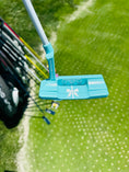 Cargar la imagen en la vista de la galería, Scotty Cameron 2022 Special Select Squareback 2 Tiffany & White Refinished