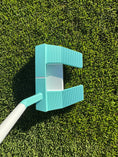 Cargar la imagen en la vista de la galería, Scotty Cameron 2022 Phantom 5.5 Tiffany Blue & White Refinished Putter
