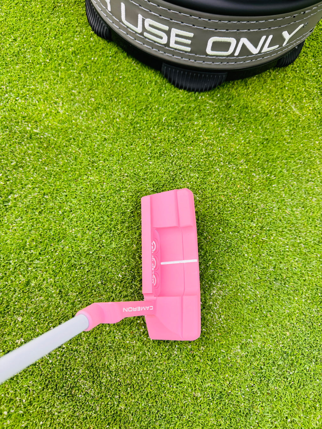 Scotty Cameron 2022 Special Select Squareback 2 Pink & White Refinished