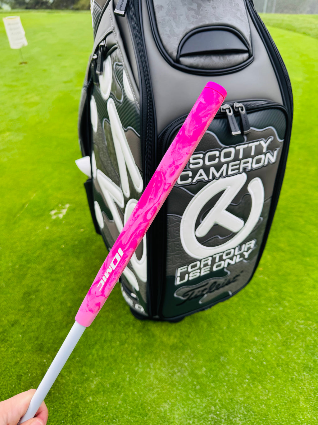 Scotty Cameron 2022 Special Select Squareback 2 Pink & White Refinished