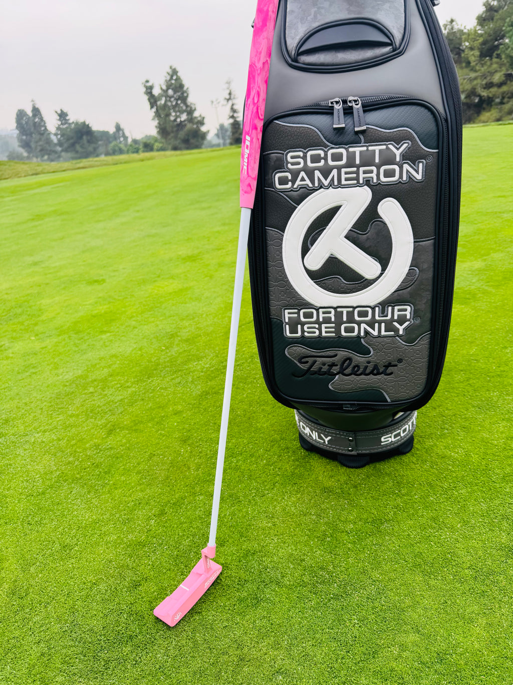 Scotty Cameron 2022 Special Select Squareback 2 Pink & White Refinished