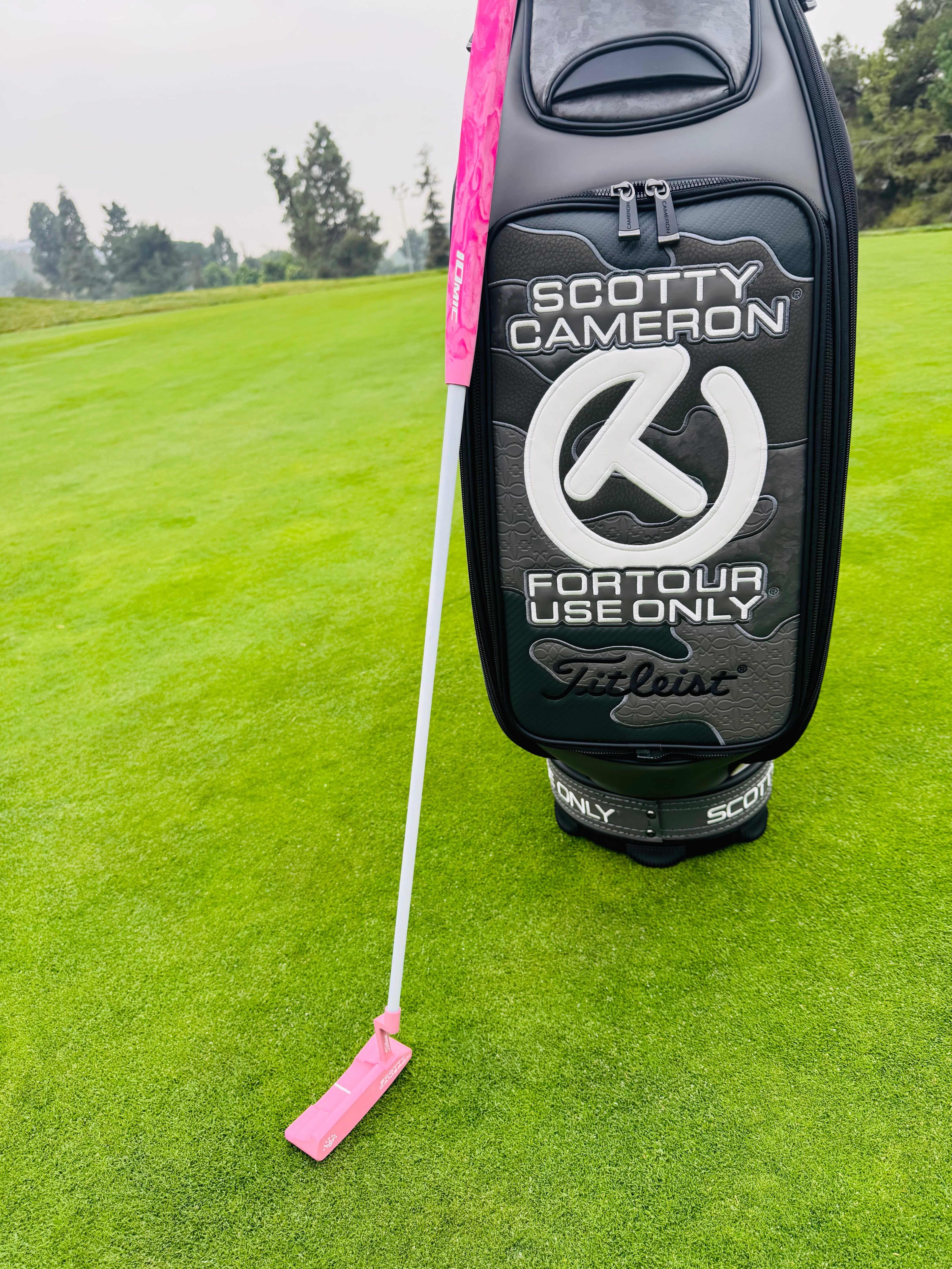 Scotty Cameron 2022 Special Select Squareback 2 Pink & White Refinished