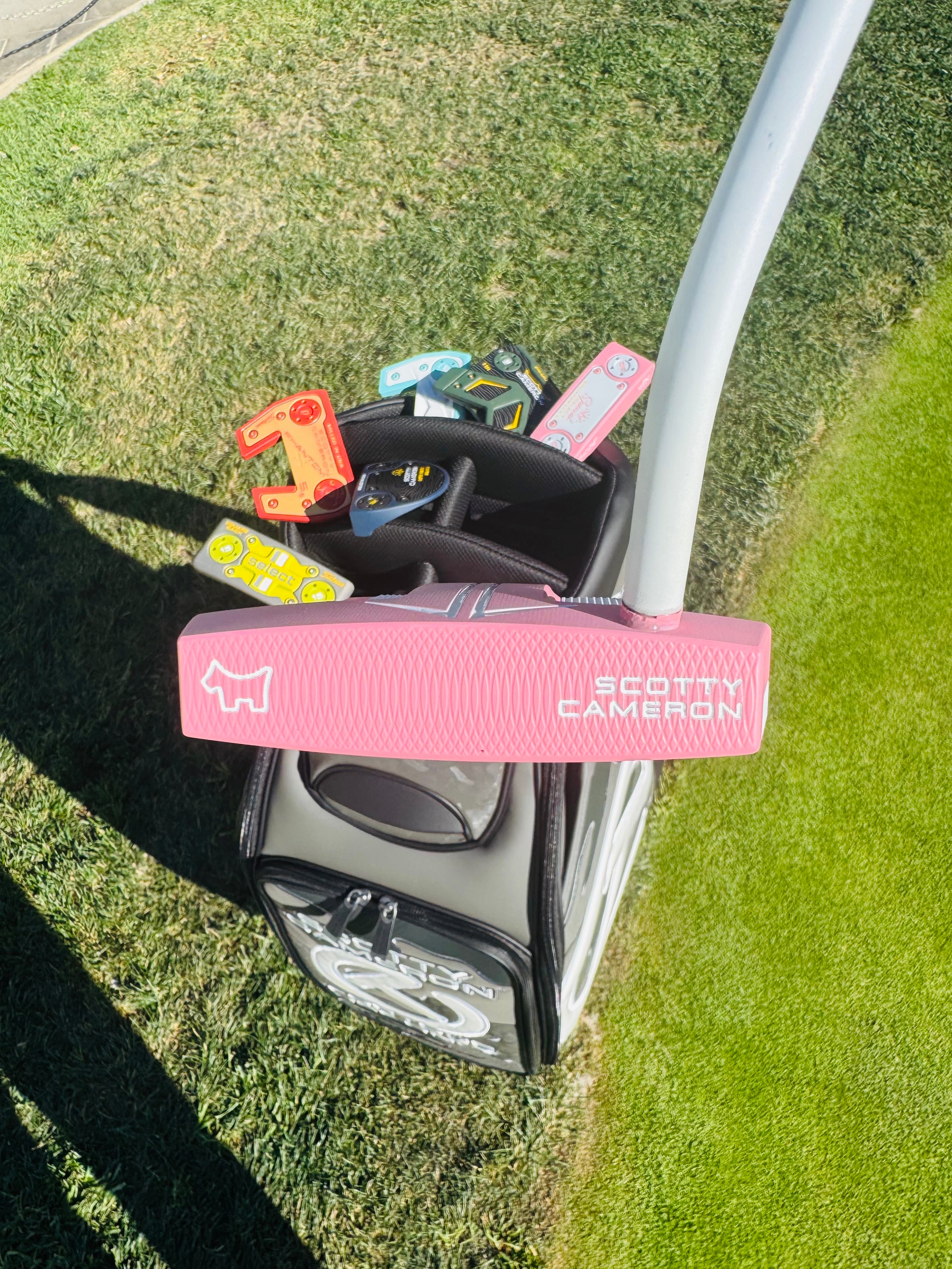 (New) Scotty Cameron 2024 Phantom 11.5 Refinish | Pink & White Cerakote Custom