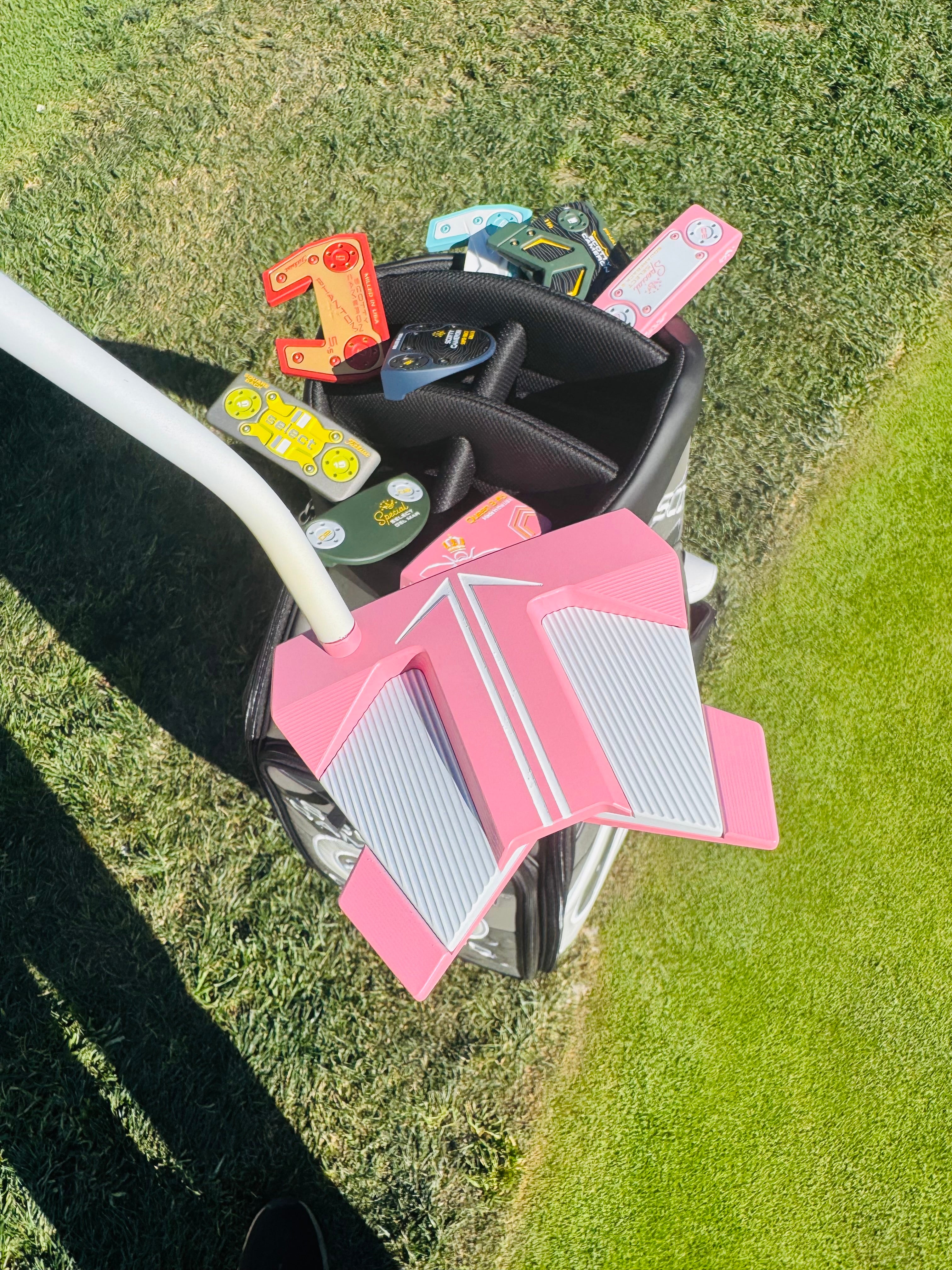 (New) Scotty Cameron 2024 Phantom 11.5 Refinish | Pink & White Cerakote Custom