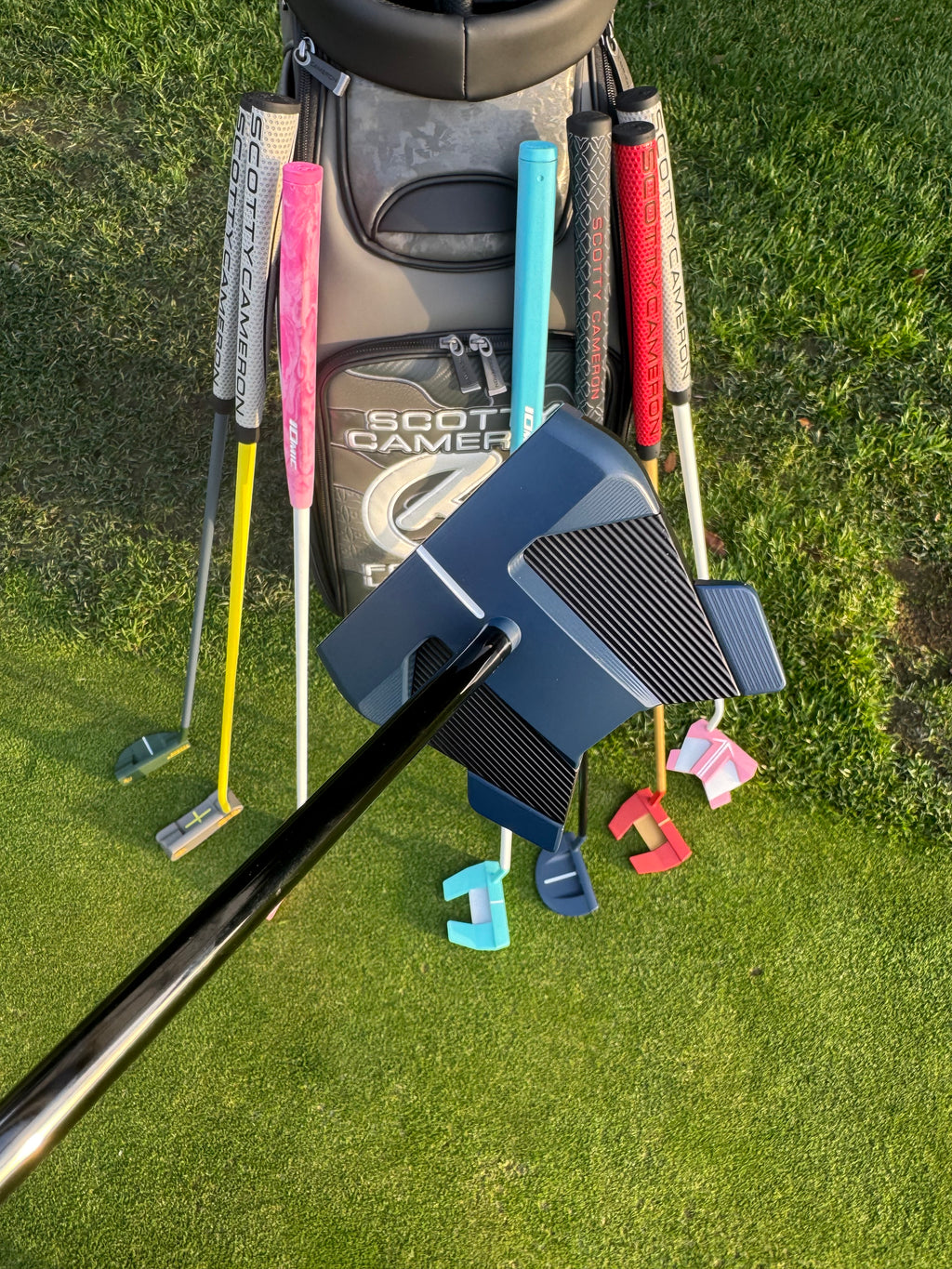 (New) Scotty Cameron 2025 Phantom 11R OC | Navy & Black Cerakote Custom