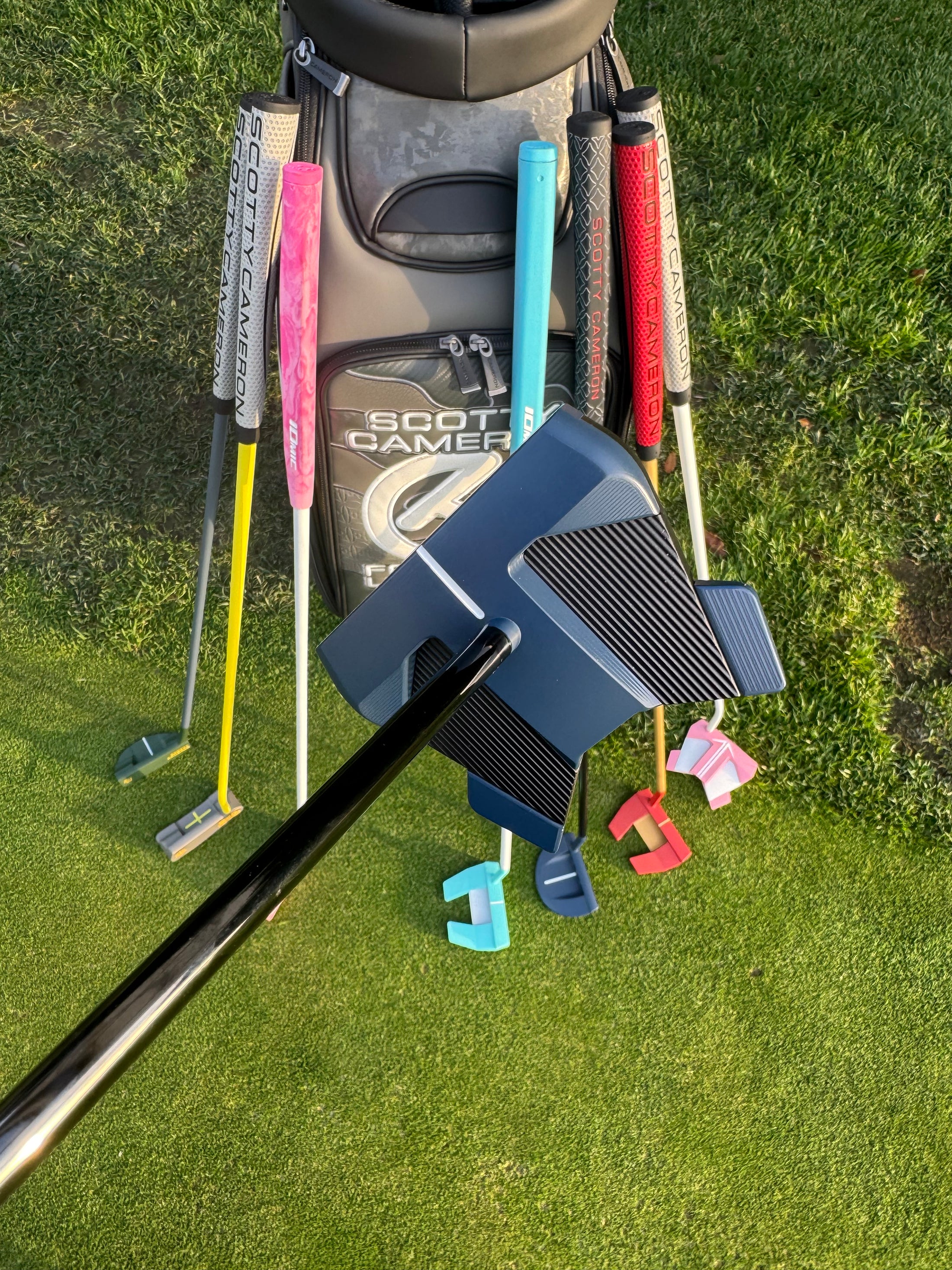 (New) Scotty Cameron 2025 Phantom 11R OC | Navy & Black Cerakote Custom