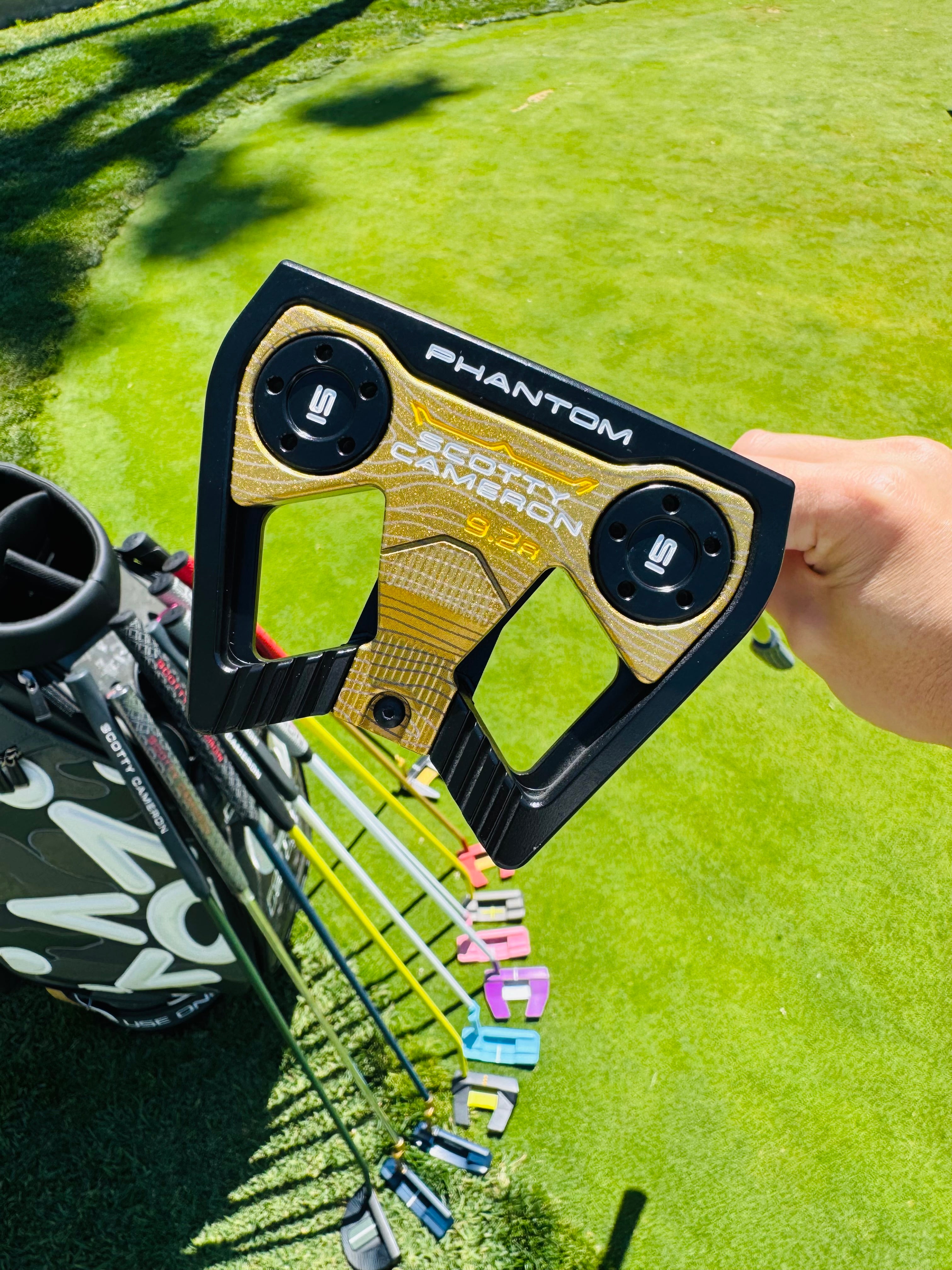 Re-stock) Scotty Cameron 2026 Phantom 9.2R Black & Gold Refinished