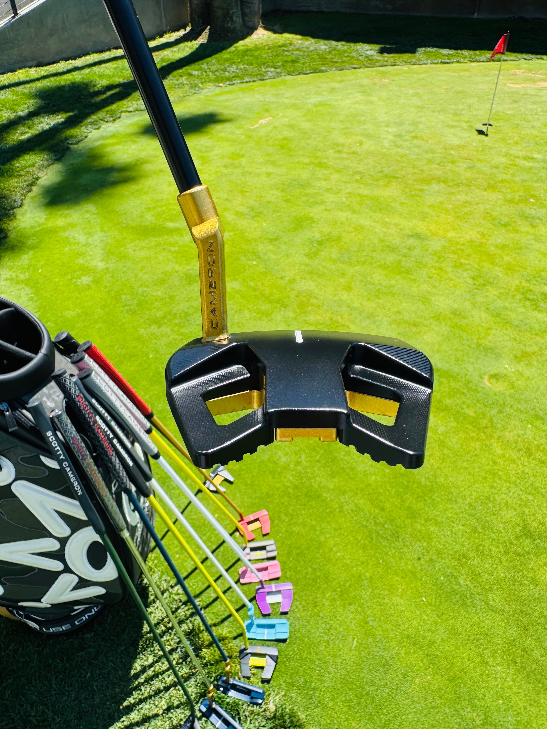 (Re-stock) Scotty Cameron 2026 Phantom 9.2R Black & Gold Refinished Putter