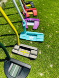 Cargar la imagen en la vista de la galería, Scotty Cameron 2022 Special Select Squareback 2 Tiffany & White Refinished
