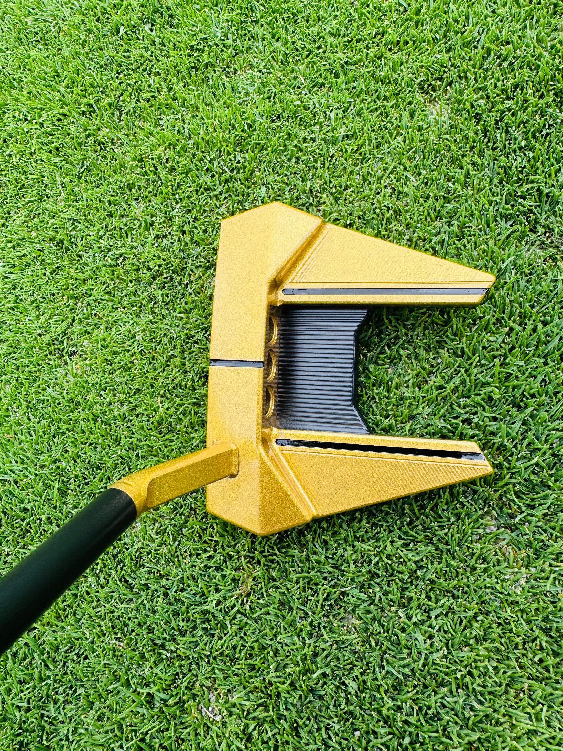 (New) Scotty Cameron 2026 Phantom 7.5 Gold & Black Refinished Putter