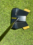 Cargar la imagen en la vista de la galería, (New) Scotty Cameron 2025 Phantom 11R OC Gloss Black & Gold Refinished Putter
