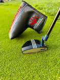 Cargar la imagen en la vista de la galería, (New) Scotty Cameron 2026 Phantom 3.2 Gloss Black & Navy Refinished Putter
