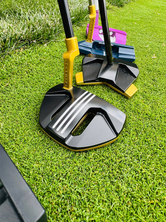 (New) Scotty Cameron 2026 Phantom 3.2 Gloss Black & Gold Refinished Putter