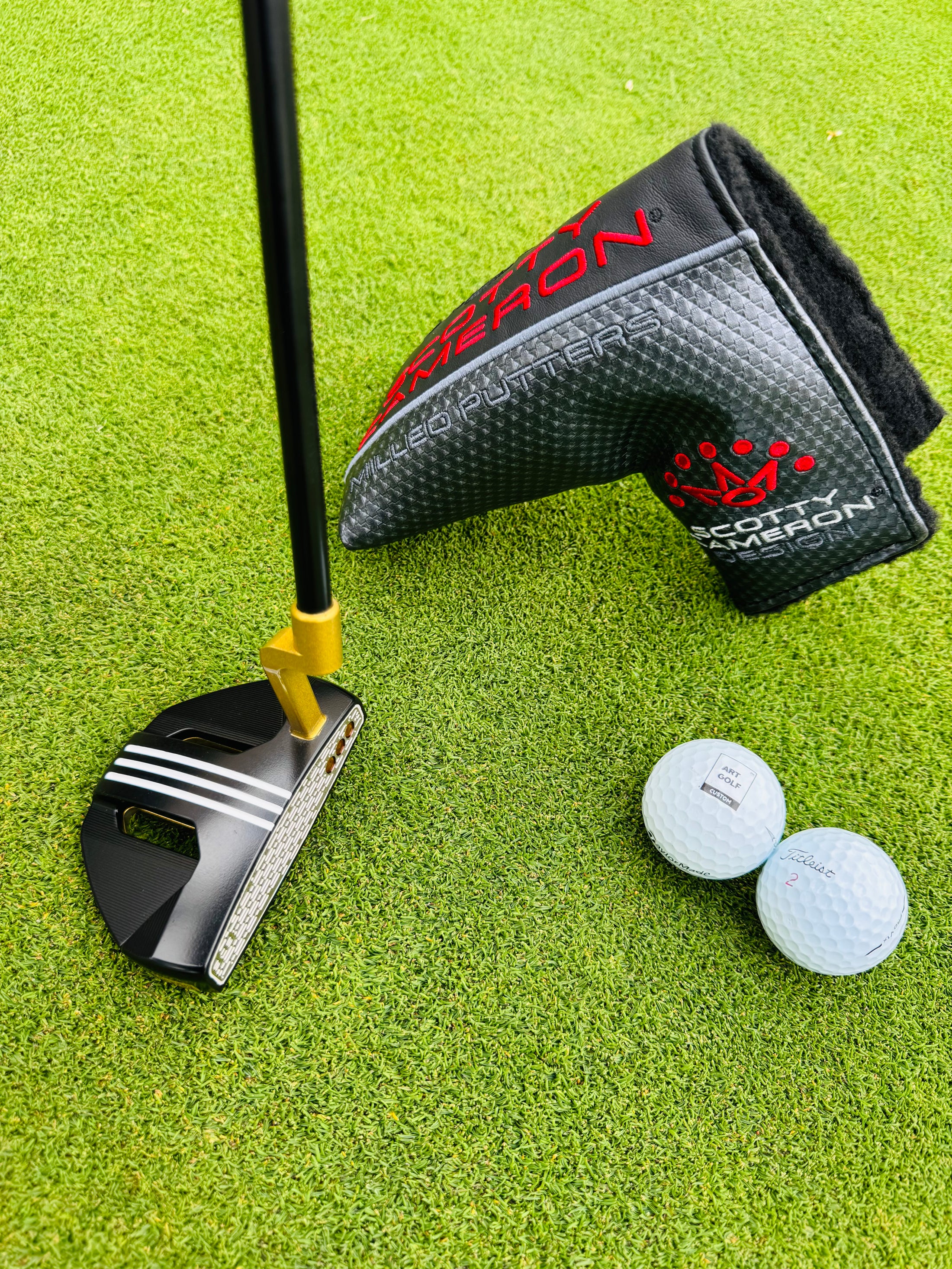 (New) Scotty Cameron 2026 Phantom 3.2 Gloss Black & Gold Refinished Putter