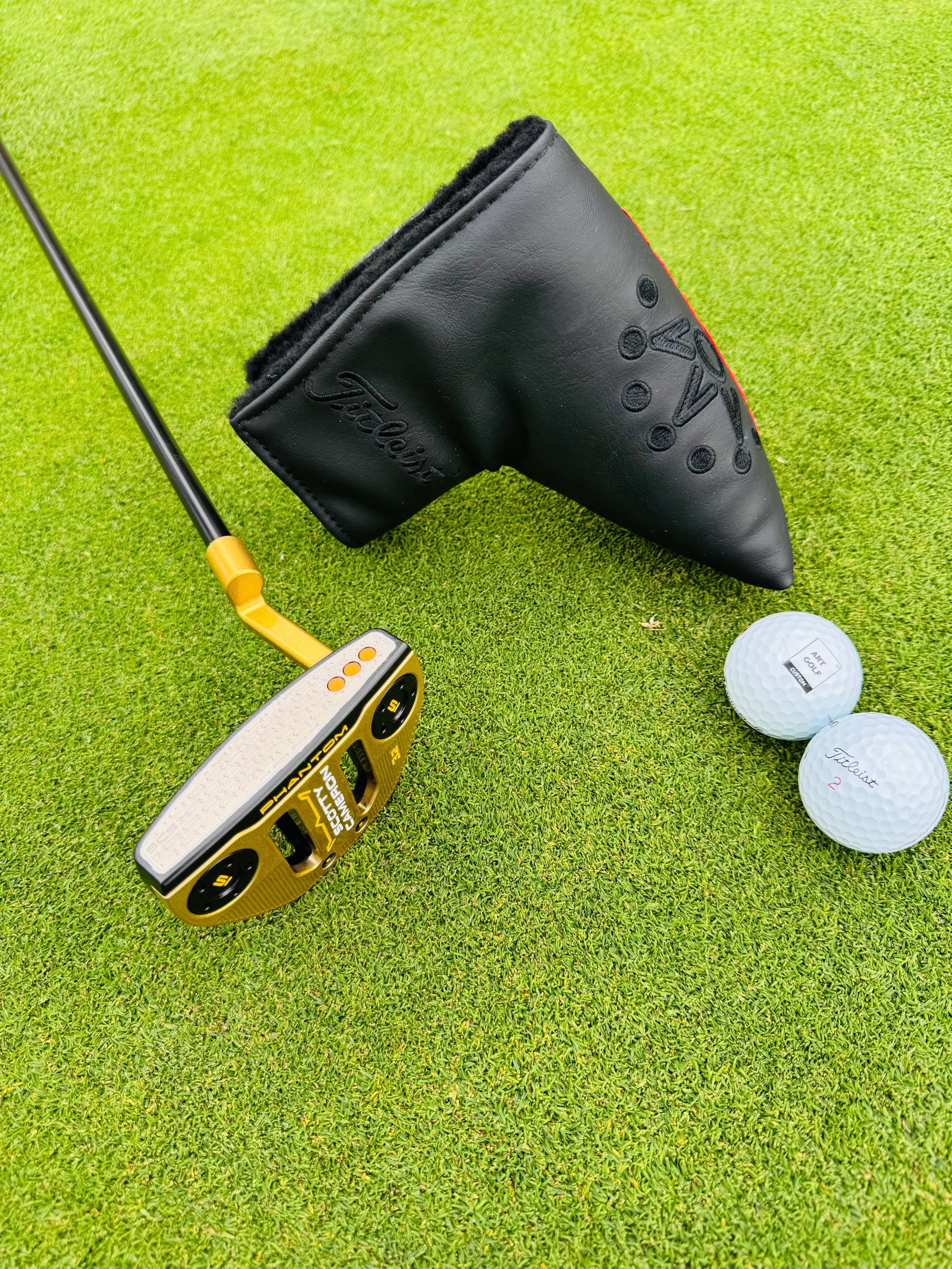 (New) Scotty Cameron 2026 Phantom 3.2 Gloss Black & Gold Refinished Putter